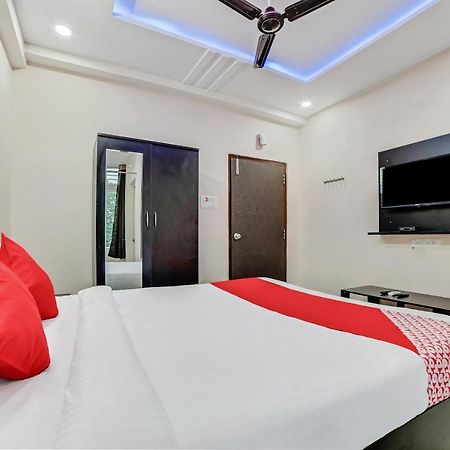 Vaccinated Staff- Oyo Flagship 60526 Five Star Grand Shamshabad Exterior foto
